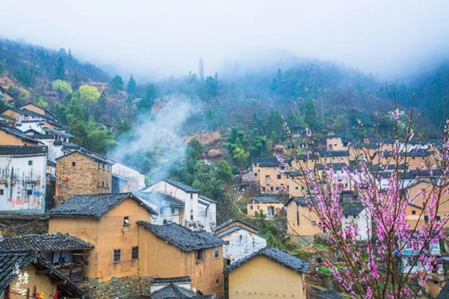 皖南民居的历史（ 走进皖南保存了300多年的土楼，仿佛穿越了时空）